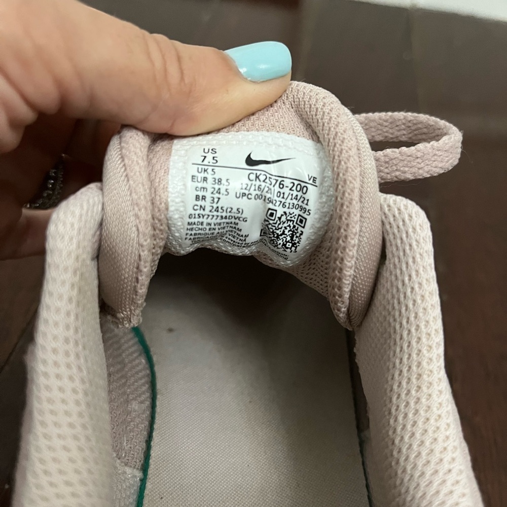 Nike Renew sneakers - Barely used, size 7.5